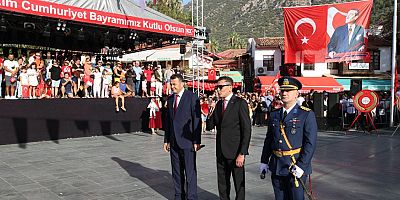 Kaş’ta 29 Ekim Cumhuriyet Bayramı törenle kutlandı