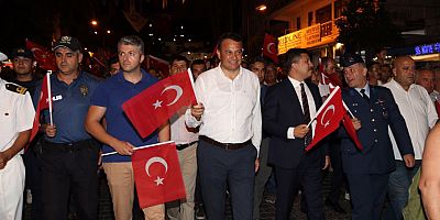Kaş’ta 30 Ağustos Zafer Bayramı'nda fener alayı ve konser düzenlendi