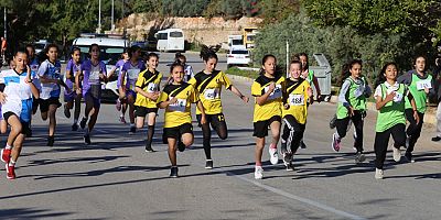 Kaş’ta Atatürk Kır Koşusu düzenlendi