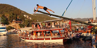 Kaş’ta Denizcilik ve Kabotaj Bayramı’nın 98. yıl dönümü  kutlandı