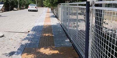 Kaş’ta iki mahalleye 3 kilometre kaldırım