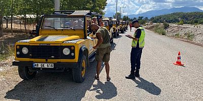 Kaş'ta safari araçları denetlendi