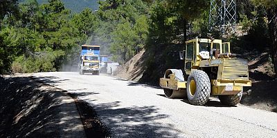 Kaş Yuvacık grup yolu asfaltlanıyor
