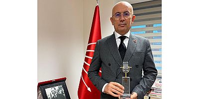 Kasım Ayının En Başarılı İl Başkanı: Dr. Ümit Erkol Ödülünü Aldı!