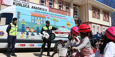 Kaskımla Güvendeyim projesi kapsamında çocuklara kask hediye edildi