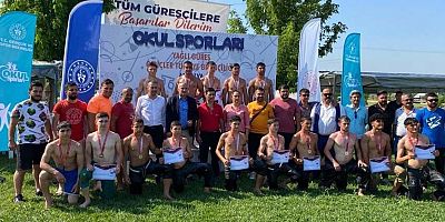 Kaşlı güreşçiler dereceyle döndü