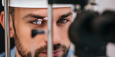 Katarakt cerrahisinde akıllı lensler gözlükten kurtarıyor