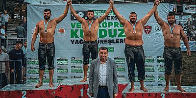 Kemer Belediye güreşçileri kürsüye çıktı