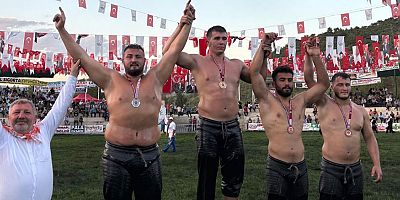 Kemer Belediye güreşçisinden çifte kürsü 