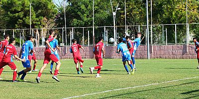 Kemer Belediye Merkez Spor evinde dolu dizgin