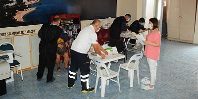 Kemer Belediye personeline koronavirüs testi uygulanıyor