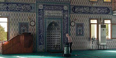 Kemer Belediyesi camilerde temizlik yapıyor