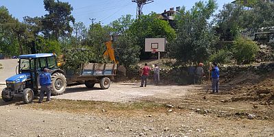 Kemer Belediyesi çocuklar için yeni spor alanları yapıyor