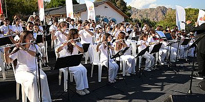 Kemer Belediyesi Cumhuriyet Orkestrası'ndan Çıralı’da konser 