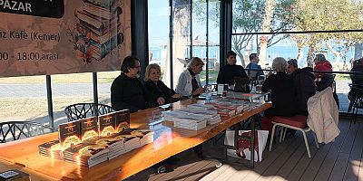 Kemer Belediyesi Deniz Kafe’de imza günü