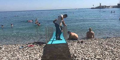 Kemer Belediyesi engelleri kaldırıyor