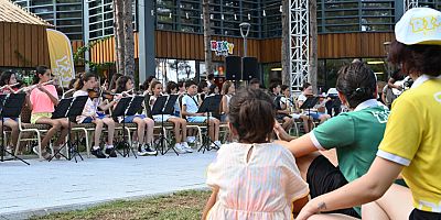 Kemer Belediyesi Gençlik Orkestrası Rixos Otel'de konser verdi