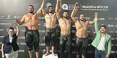 Kemer Belediyesi güreşçileri kürsüye çıktı