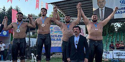 Kemer Belediyesi güreşçileri kürsüye çıktı