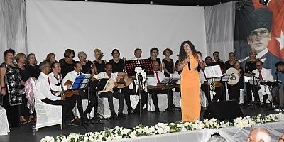 Kemer Belediyesi İkinci Bahar Halk Korosu'ndan muhteşem konser