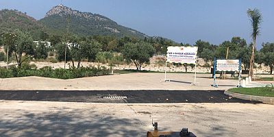 Kemer Belediyesi ilçe genelindeki bozuk yolların tamirini yapıyor