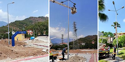 Kemer Belediyesi, ilçedeki parklarda aydınlatma çalışmaları yapıyor