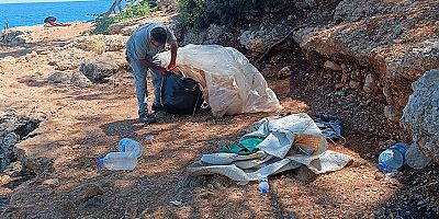 Kemer Belediyesi koylarda temizlik yaptı