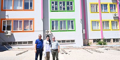 Kemer Belediyesi, Mustafa Rüştü Tuncer İlkokulu'nda boya çalışmaları başlattı