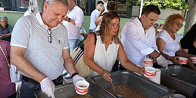Kemer Belediyesi’nden aşure ikramı 