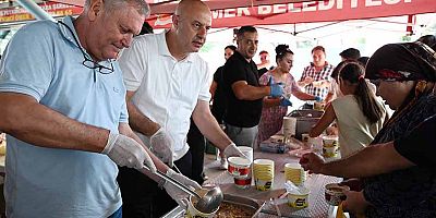 Kemer Belediyesi’nden aşure ikramı 