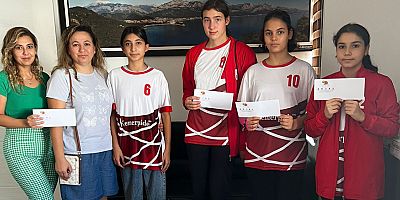Kemer Belediyesi’nden badminton sporcularına ulaşım desteği