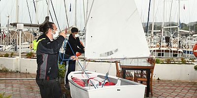 Kemer Belediyesi'nden geleceğin denizcilerine optimist tekne hediyesi