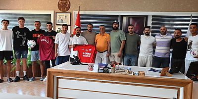 Kemer Belediyesi’nden ilçenin futbol takımlarına malzeme desteği