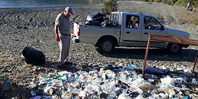 Kemer Belediyesi'nden koylarda temizlik çalışması