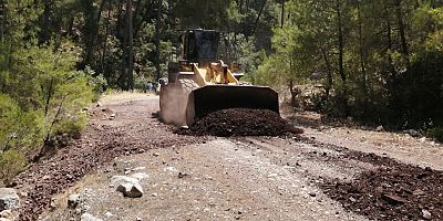 Kemer Belediyesi'nden yayla yollarına bakım çalışması