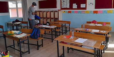 Kemer Belediyesi okullarda dezenfektan çalışması yapıyor