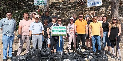 Kemer Belediyesi, yabancı uyruklu kadınlarla temizlik yaptı