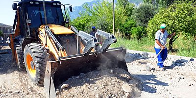 Kemer Belediyesi yeni yollar kazandırıyor
