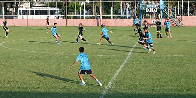 Kemer Belediyespor U16 takımı gol oldu yağdı