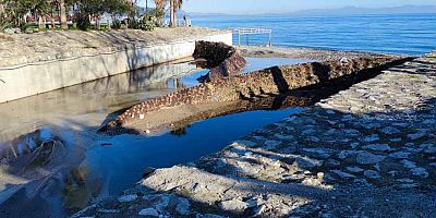 Kemer'de atık tutucu atıkları denize salmadı