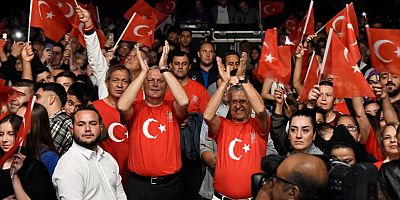 Kemer’de Bayrak Yürüyüşü ve Fener Alayı