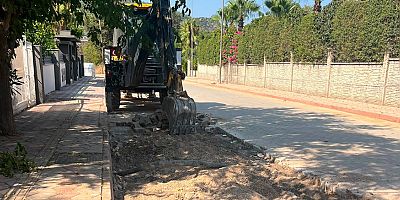 Kemer’de bozulan yollarda bakım ve onarım çalışması