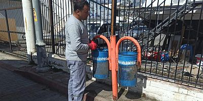 Kemer’de bulunan çöp kovaları yenileniyor