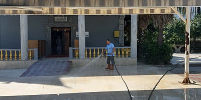 Kemer'de camiler bayrama hazırlanıyor