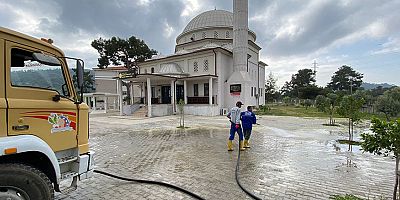 Kemer’de camilerde bayram temizliği