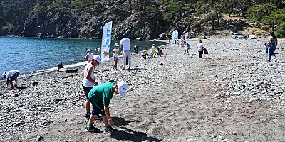 Kemer'de çevre deniz dibi temizliği yapıldı