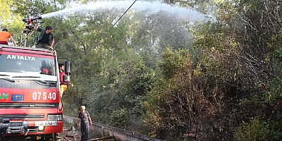 Kemer’de çıkan orman yangını korkuttu