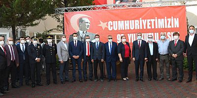 Kemer'de Cumhuriyet Bayramı törenle kutlandı