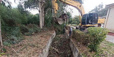 Kemer’de dere temizliği çalışmaları