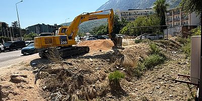 Kemer’de dere ve kanallarda temizlik çalışması